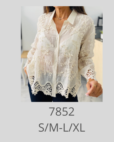 Camisa larga de encaje color crema con bordado en los bordes. Tallas S/M-L/XL.