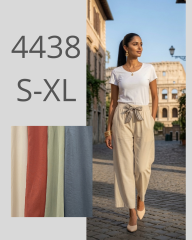 Mujer con camiseta blanca y pantalones claros, muestra de colores de ropa de tallas S-XL.