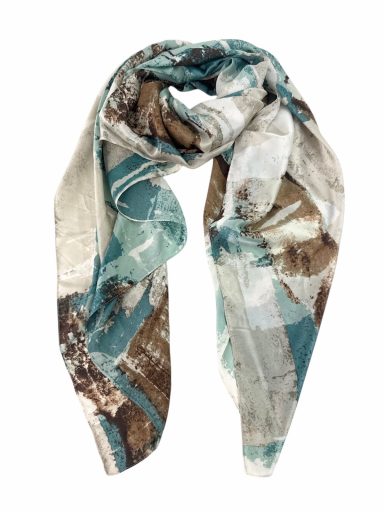 Bufanda de seda con un diseño abstracto en tonos azul, marrón y gris.