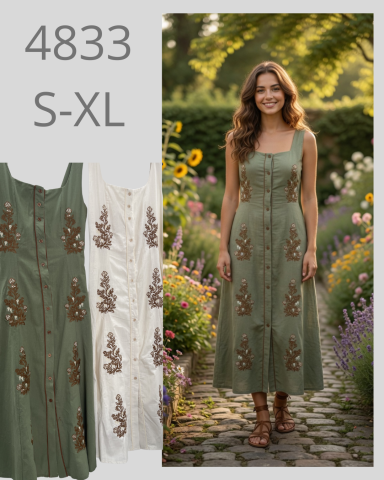Vestido largo verde con bordados, disponible en tallas S-XL, en un entorno floral.