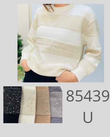 Suéter claro con franjas en tonos beige y blanco, de corte holgado.