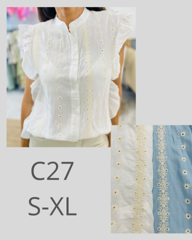 Blusa blanca con bordado y detalles de encaje, disponible en tallas S-XL.