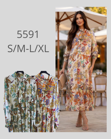 Mujer con vestido largo floral en un entorno al aire libre. Tallas S/M-L/XL.