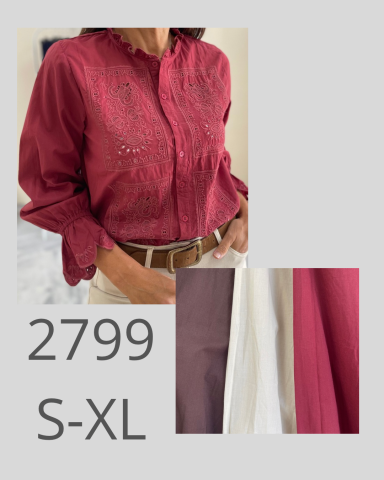 Camisa de color burdeos con detalles bordados, disponible en tallas S a XL.