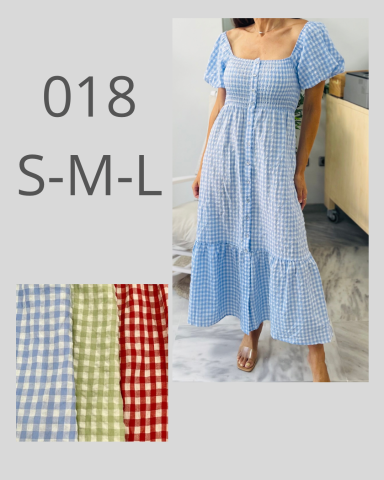 Vestido de cuadros en tonos azul y blanco, con tirantes y falda ligera. Disponibles tallas S-M-L.