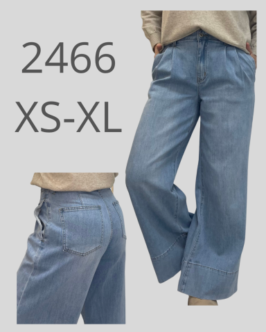 Pantalones de mezclilla anchos en tonos claros, disponibles en tallas XS a XL.