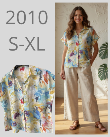 Camisa estampada de flores y modelo con pantalones claros en un ambiente luminoso.