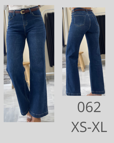 Pantalones vaqueros de corte recto en color azul, disponibles en tallas XS a XL.
