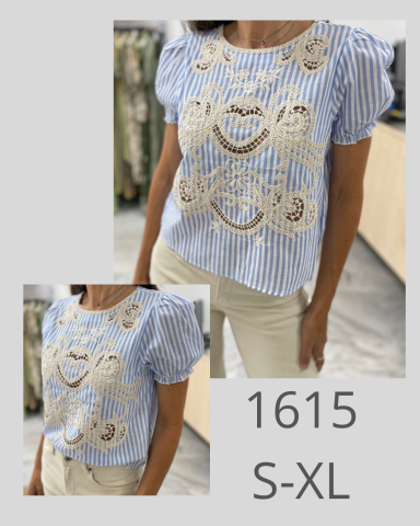Blusa de rayas azules con bordado decorativo, disponible en tallas S-XL.