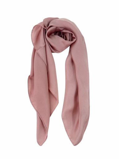 Bufanda de color rosa claro, suave y de diseño elegante, con un nudo en un extremo.