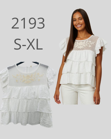 Blusa blanca con volantes, modelo de mujer, tallas S-XL.