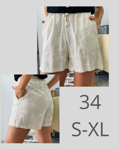Pantalones cortos claros con bolsillos, disponibles en tallas 34 y S-XL.