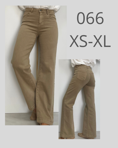 Pantalones de tiro alto en color marrón, disponibles en tallas XS a XL.