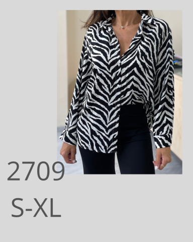 Camisa de rayas en blanco y negro, disponible en tallas S-XL.