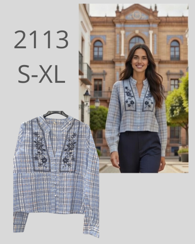 Blusa con bordado en frente, modelo de corte moderno, disponible en tallas S-XL.