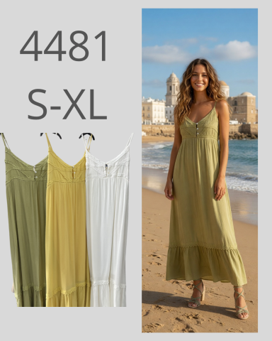 Vestido largo en tonos verde oliva, blanco y beige; modelo sonriente en la playa.