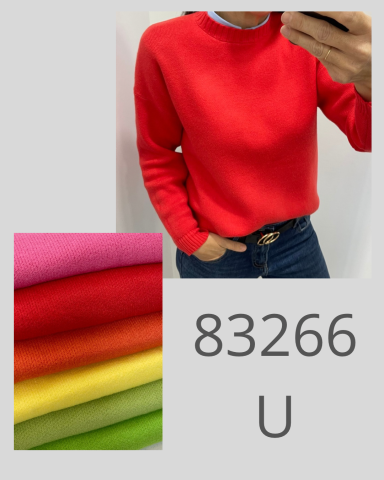 Suéter rojo con manga larga, combinado con muestras de telas de colores.