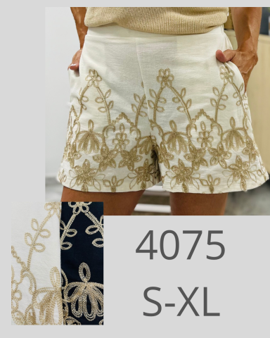 Pantalones cortos blanco con bordado floral dorado, disponibles en tallas S-XL.