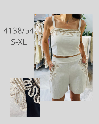 Top sin mangas blanco con detalles bordados y pantalones cortos a juego. Tallas S-XL.