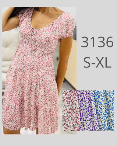 Vestido rosa con estampado floral, disponible en tallas S-XL. 
