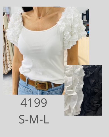 Blusa blanca con mangas abullonadas y detalles en fruncido, disponible en talla S-M-L.