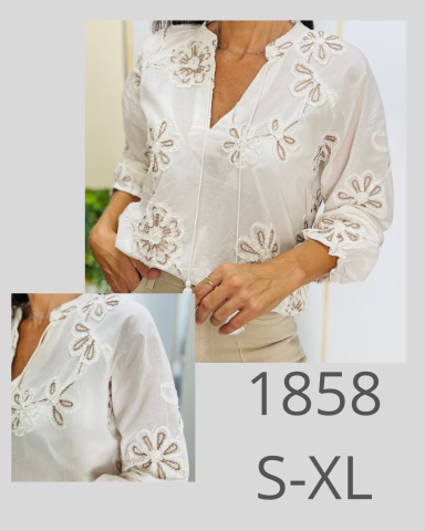 Blusa blanca con bordados florales, disponible en tallas S-XL.