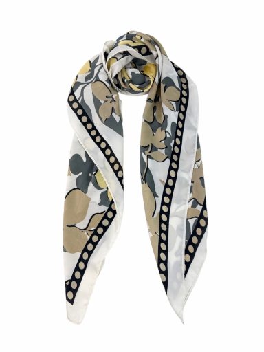 Fular de seda con diseño floral y borde en tono oscuro.