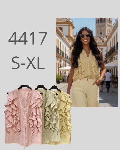 Top con volantes en tonos rosa y verde, modelo posando al aire libre. Tallas S-XL.