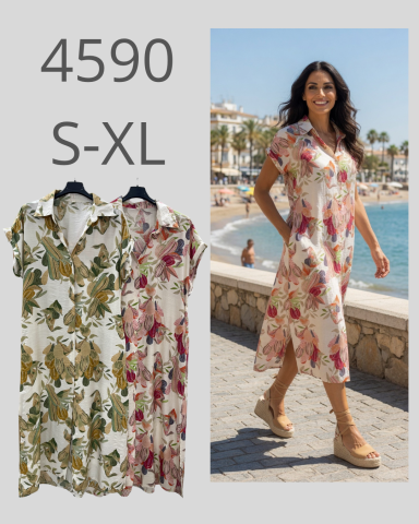 Mujer con vestido floral caminando junto al mar en un día soleado.