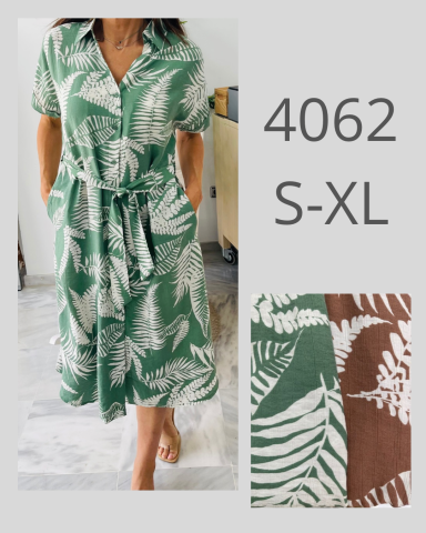 Mujer con vestido verde de estampado de hojas, con cinturón y opción de tallas S-XL.