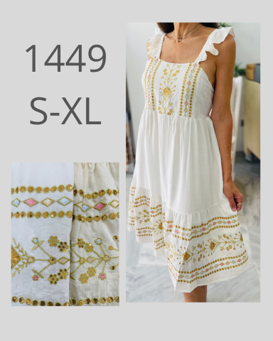 Vestido blanco con bordados florales en tonos dorados y detalles en la falda. Tallas S-XL.