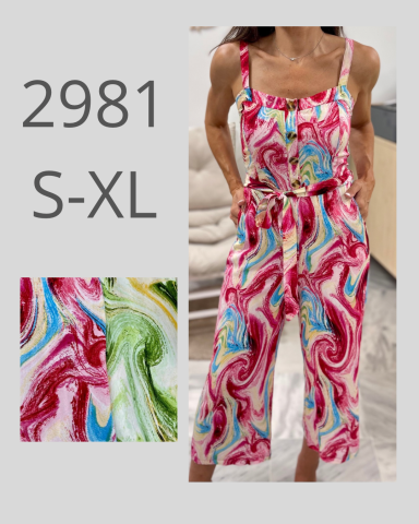 Mono de colores vibrantes con diseño de remolino en tonos rosa, verde y azul. Tallas S-XL.