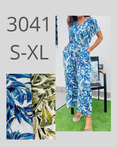 Modelo vistiendo un mono con estampado de hojas en tonos azules y verdes. Tallas S-XL.