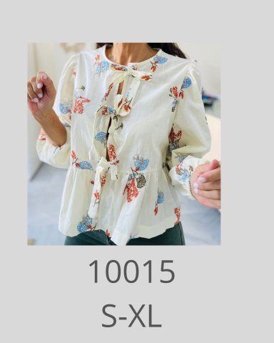 Blusa blanca con flores, talle S-XL, con manga larga y detalle de volantes.