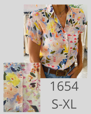 Camisa de flores en tonos pastel, disponible en tallas S-XL.