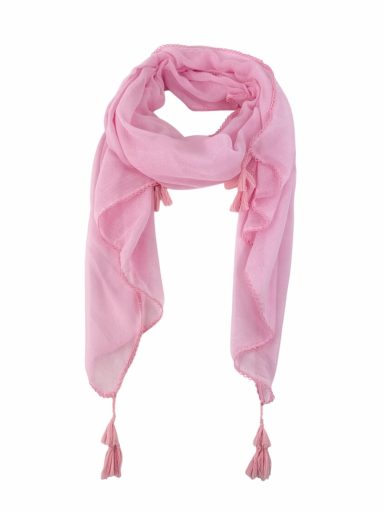 Bufanda rosa clara con flecos en los extremos.