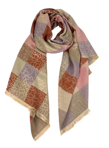 Bufanda de cuadros en tonos marrón, lila y rosa con borde beige.